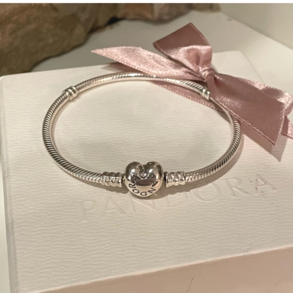 Pandora Moments Heart Clasp Snake Chain Bracelet Size 8